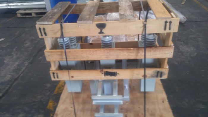 Baco de capacitores fijo tipo poste  300 kvar en 34.5 kv